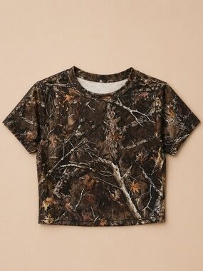 5/$25 🏷️ Coolane Short Sleeve Women's Camo Crop Top